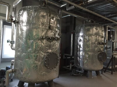 排熱回収で生成された温水を貯蔵するタンク